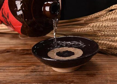 每天喝點(diǎn)白酒，這4個(gè)毛病沒(méi)了白酒供應(yīng)商